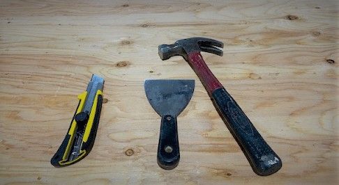 Box cutter, putty knife, and hammer: opening a painted shut window from the inside is quick and easy